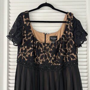 Elegant Black & Nude Lace Empire Waist Dress  Size 18W
